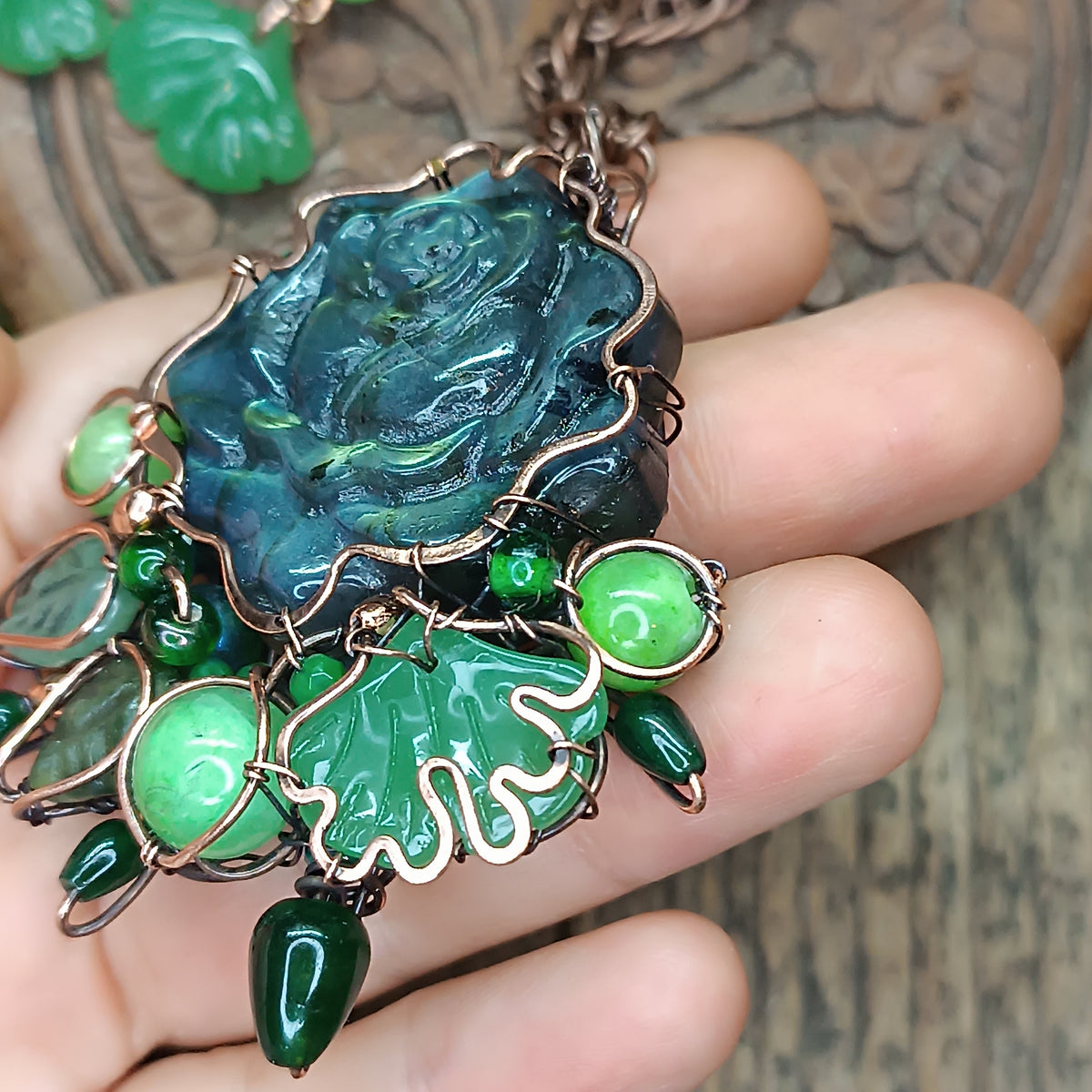 Green rose and ginkgo set (necklace and earrings)
