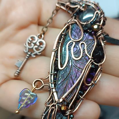Magestic raven with the purple wings!