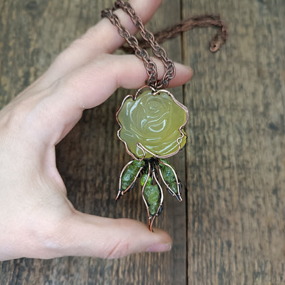 Butter yellow agate rose necklace.