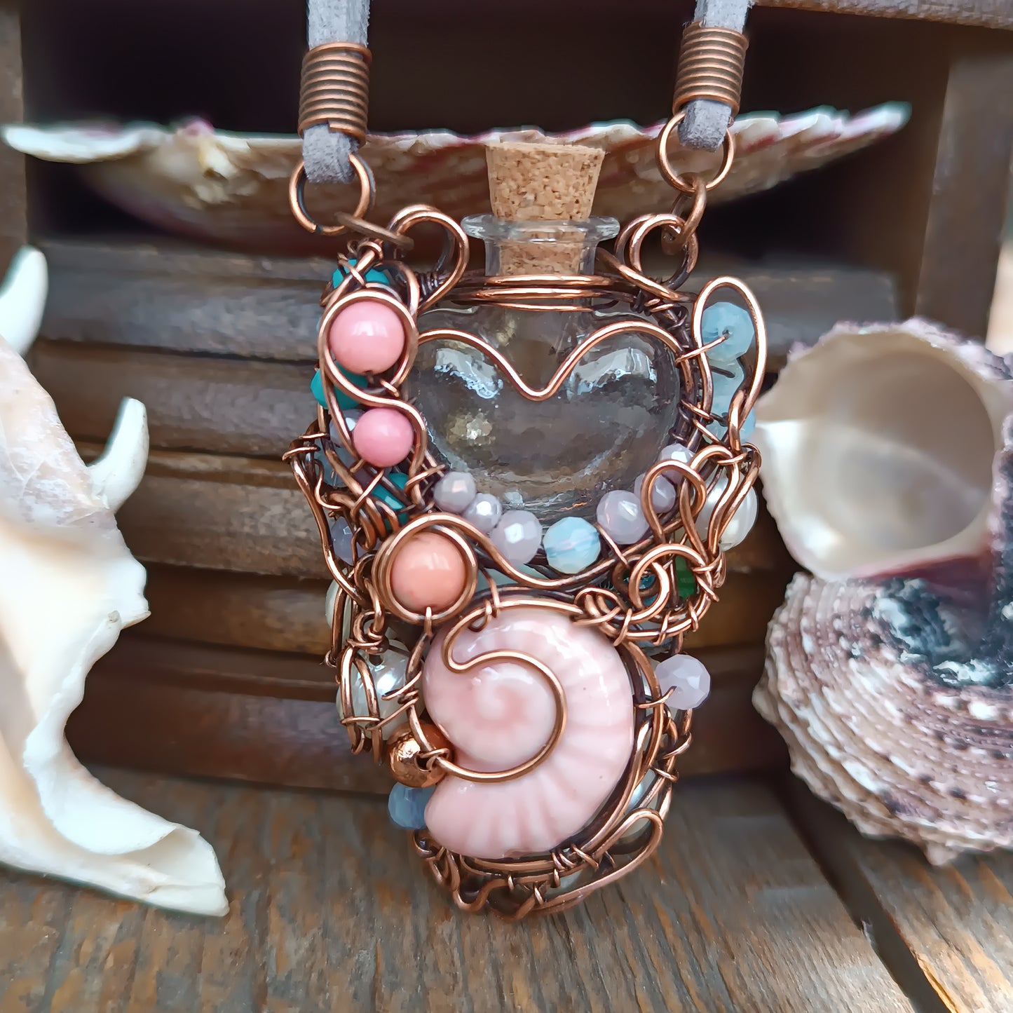 Heart of the ocean. Reversible vial necklace