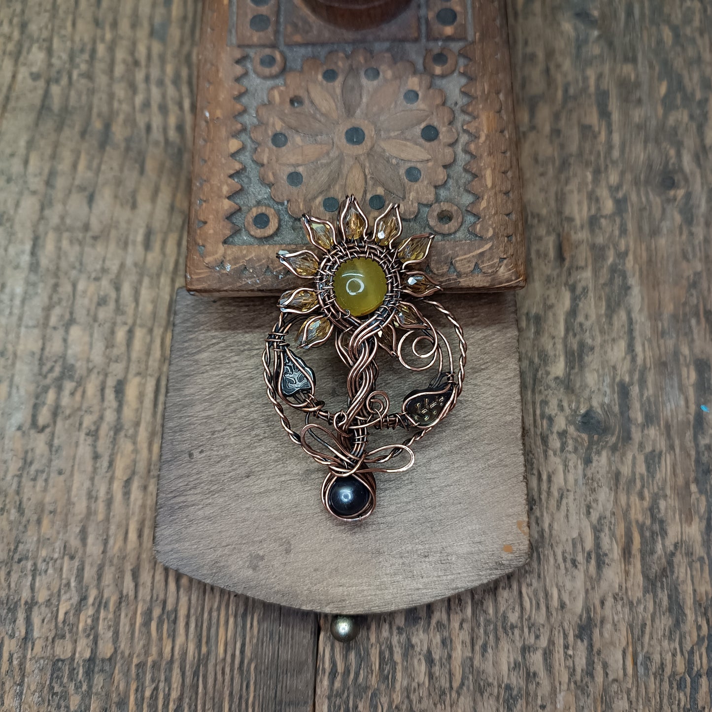 Sunflower pendant with black pearl root