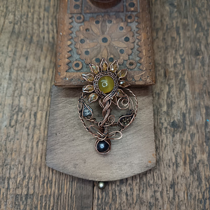 Sunflower pendant with black pearl root