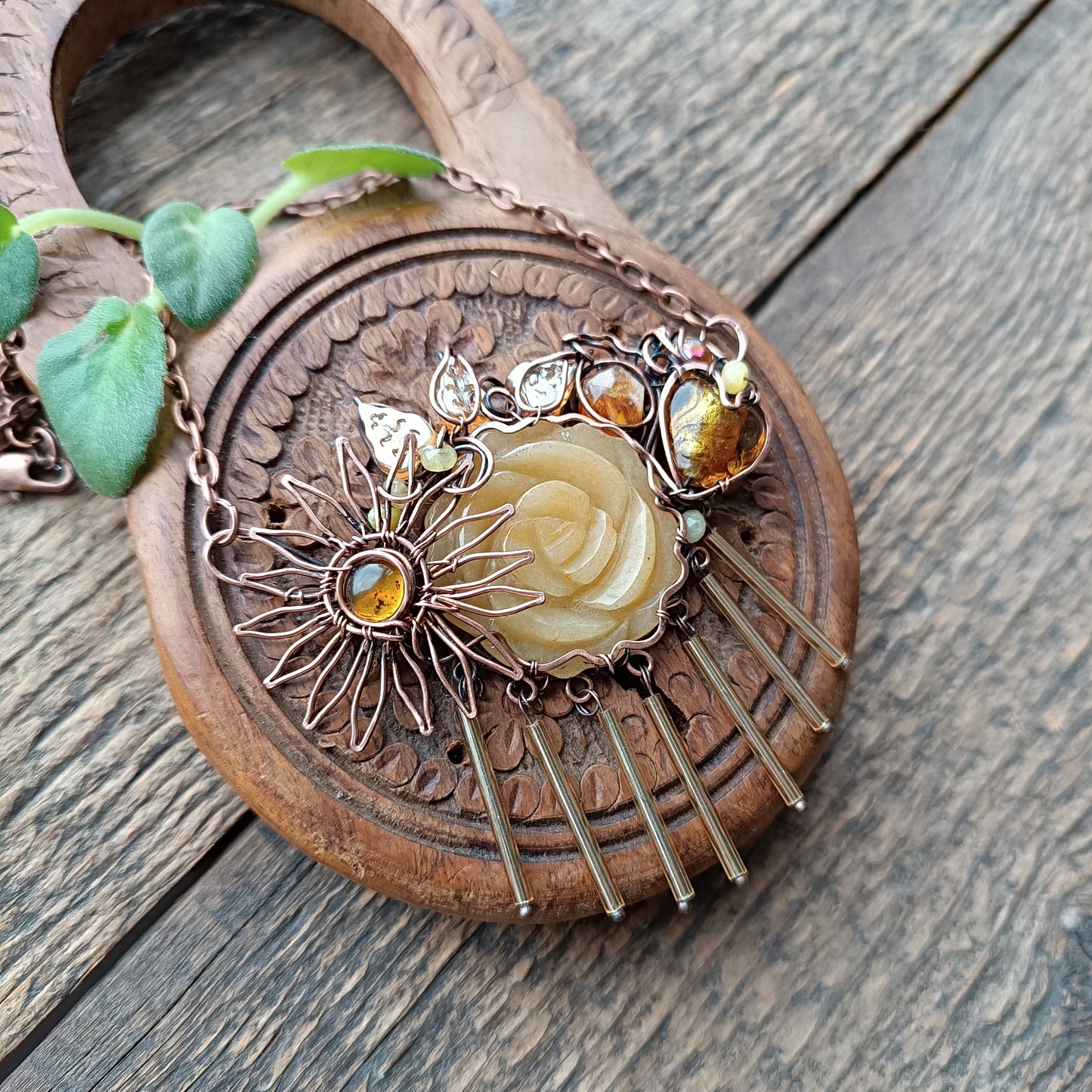 Sunbeams rose garden necklace
