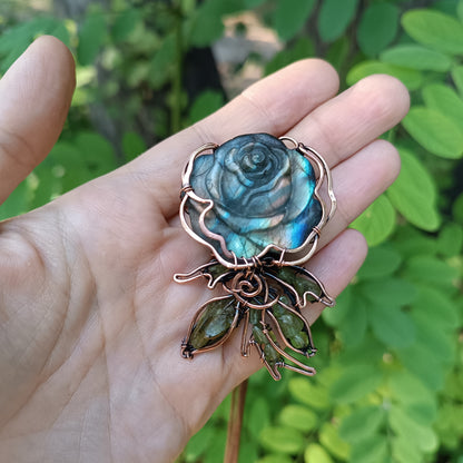 Glowing rose pendant