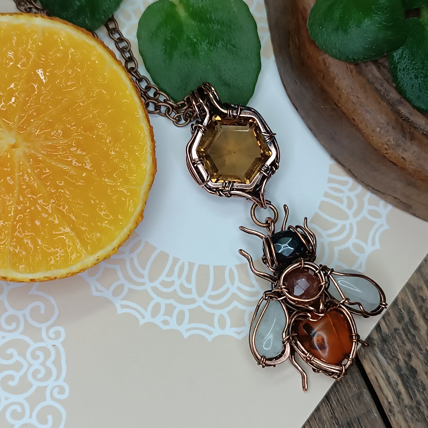 Zultanite honey comb bee necklace 💛🩷🐝