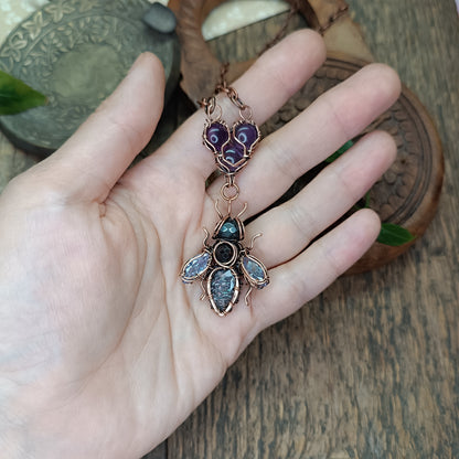 💜🐝Lavender honeycomb bee necklace.