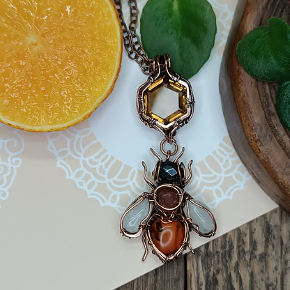 Zultanite honey comb bee necklace 💛🩷🐝