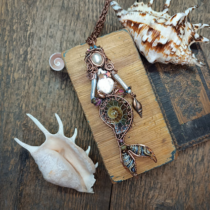 Ammonite shell mermaid.🧜🤎