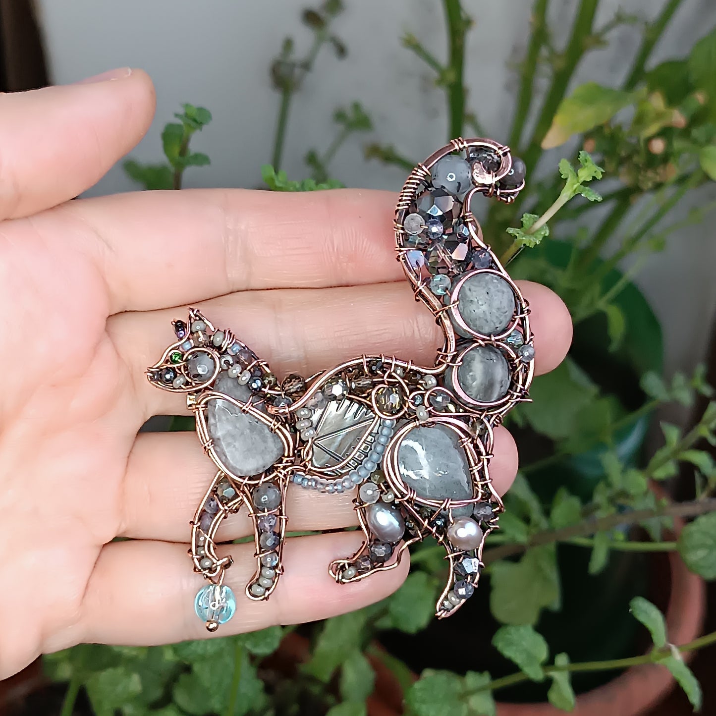 Grey kitty brooch/pendant. (2 in 1)